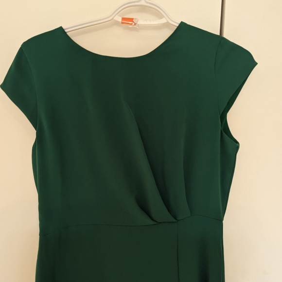Beautiful green dress with tags - Picture 2 of 4